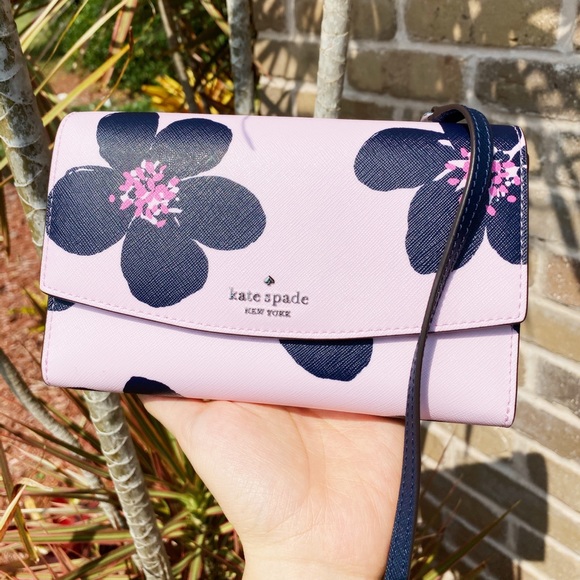 NWT Kate Spade Phone Crossbody🌸 - Picture 3 of 10
